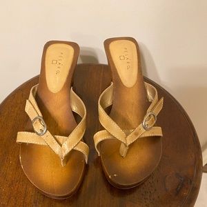 Presto wood and leather sandals